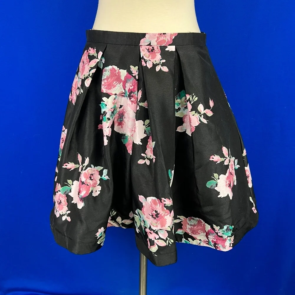 |•SEQUIN HEARTS•| Floral Black Skater/Circle Skirt Tulle Layer Size 5